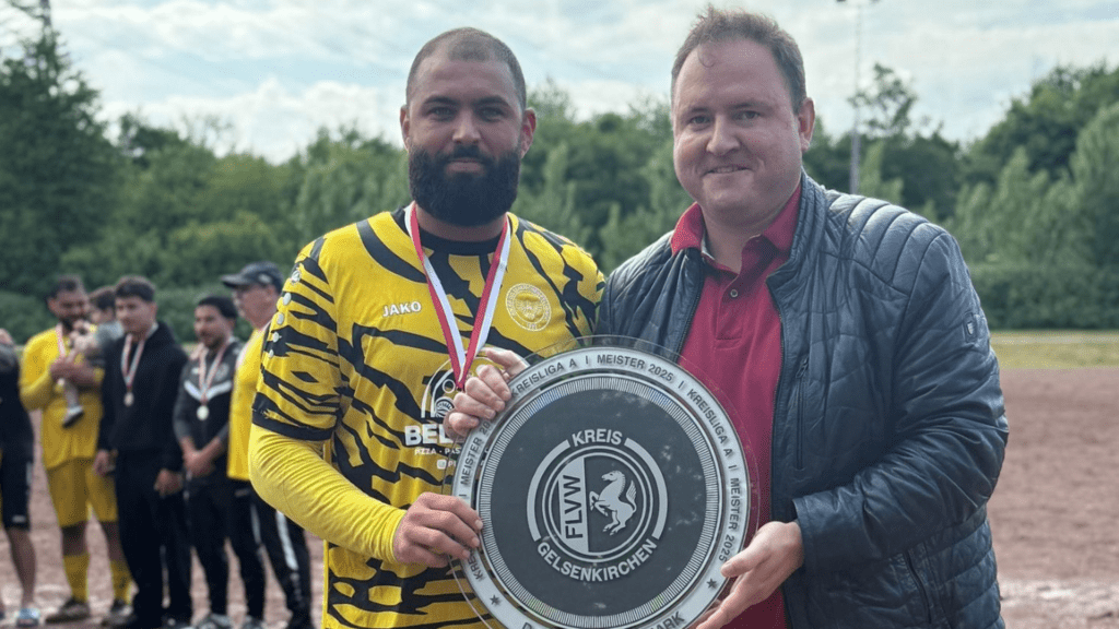 Erster Meister der eingleisigen Kreisliga A geehrt – Adler Feldmark stiegt in die Bezirksliga auf.