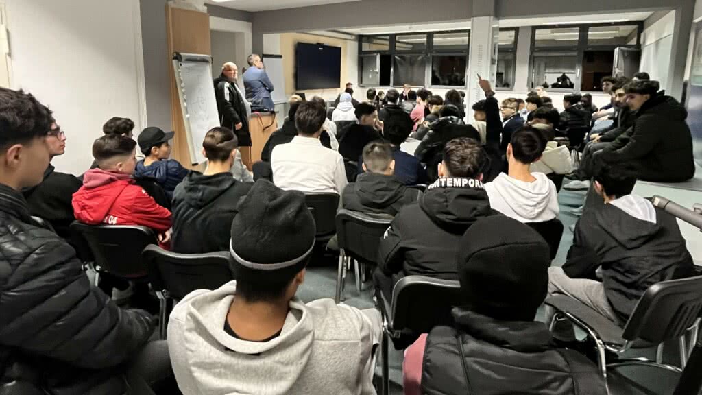 Neulingslehrgang für Schiedsrichter gestartet