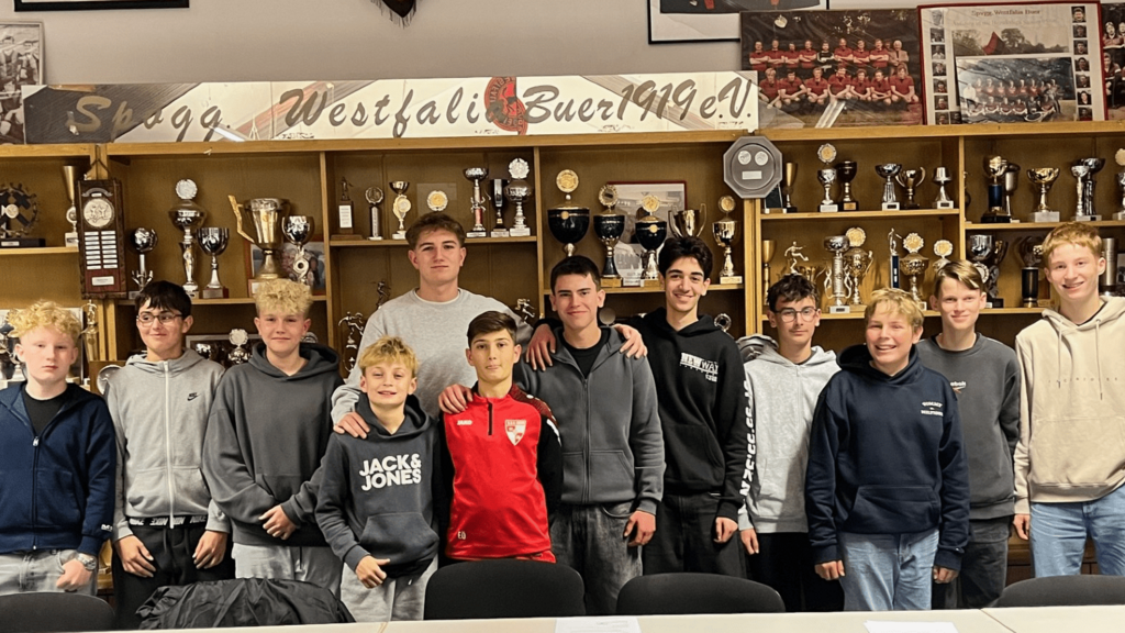 Neue Schiedsrichter &uuml;ber das Schulprojekt des AvD