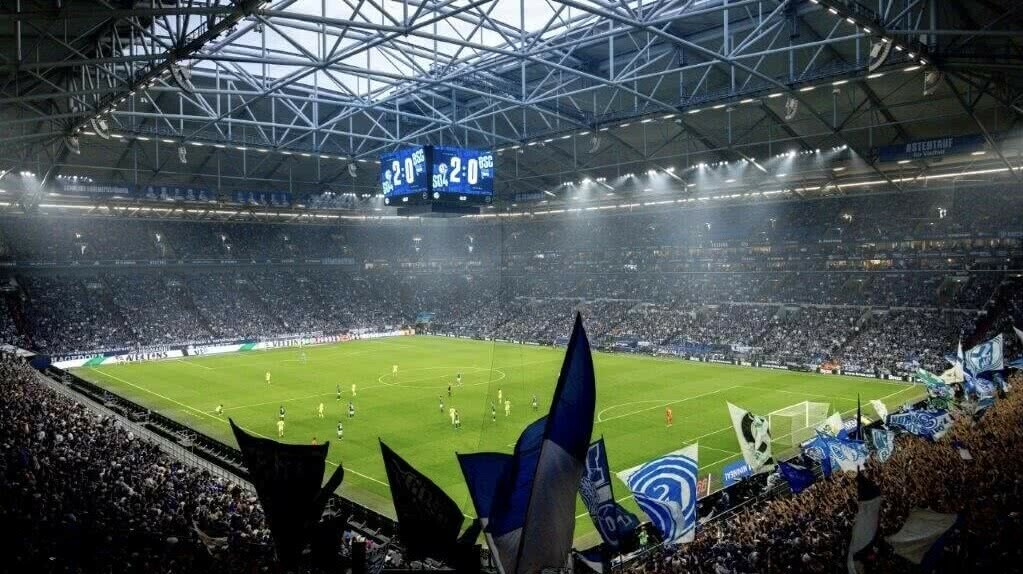 Gewinne exklusives Trainings- und Ernährungserlebnis mit dem FC Schalke 04