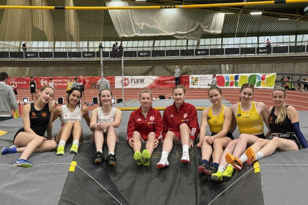 Stabhochspringerinnen beim Länderkampf